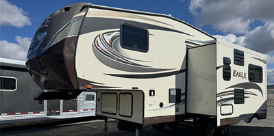 clearance-cta-bg-1 Sporthauler Toyhauler